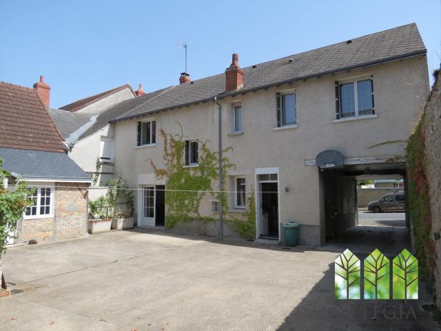 Spacieuse Maison de Ville de 5 Chambres avec Cour et Dépenda. 175m² La Châtre