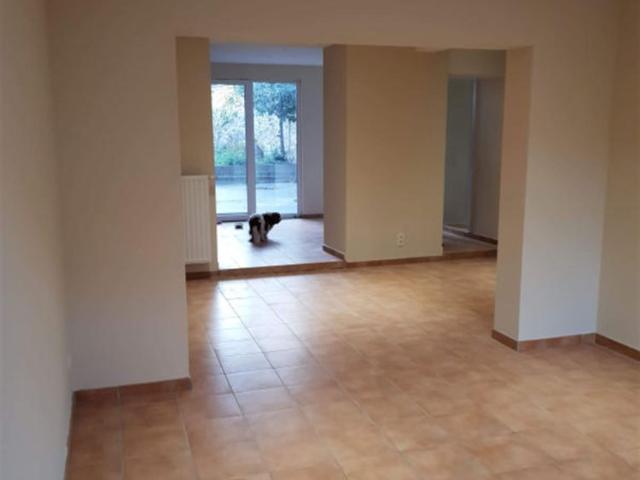 Spacieuse maison de 4 chambre avec joli jardin fermé