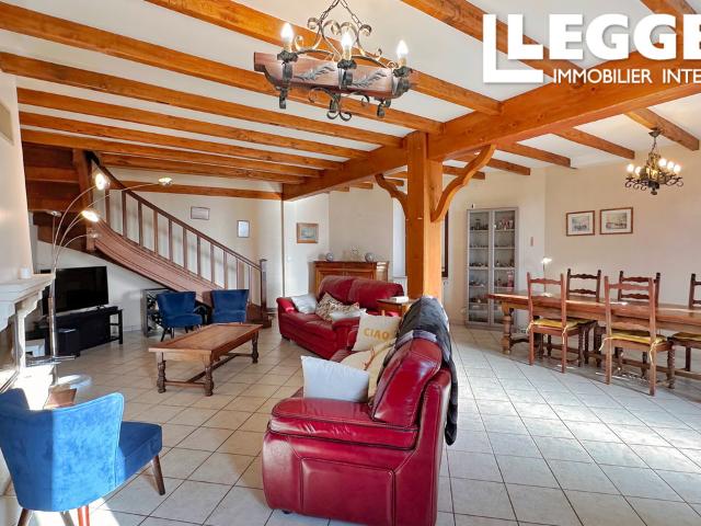 Spacieuse maison de 6 chambres avec grand jardin, verger et prairie, dans un petit hameau, proche d'Aubeterre