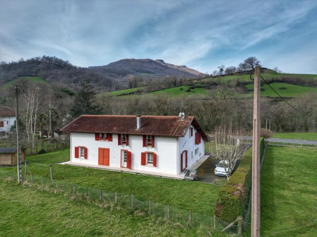 Spacieuse maison d'habitation à 5 minutes de Saint Jean Pied de Port