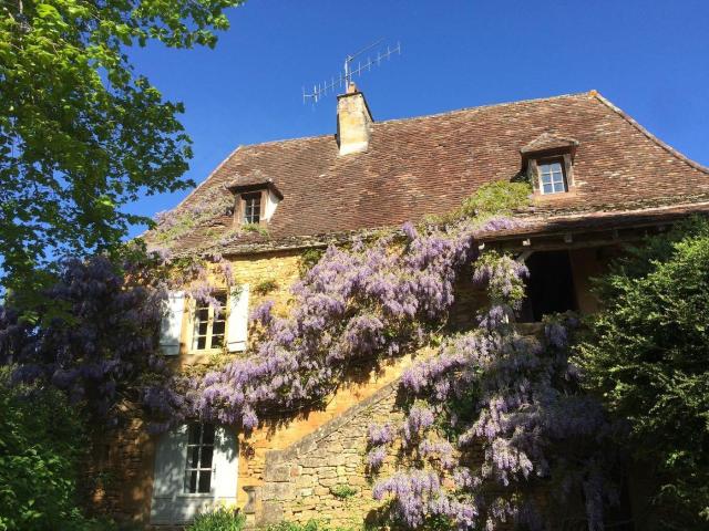 Spacieuse maison en pierre avec dépendances, piscine et 1,5. 300m² Marminiac