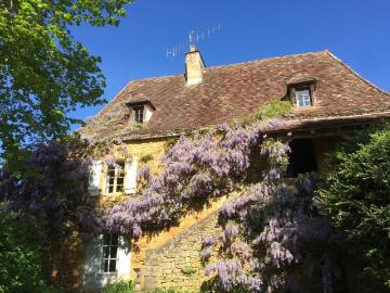 Spacieuse maison en pierre avec dépendances, piscine et 1,5. 300m² Marminiac