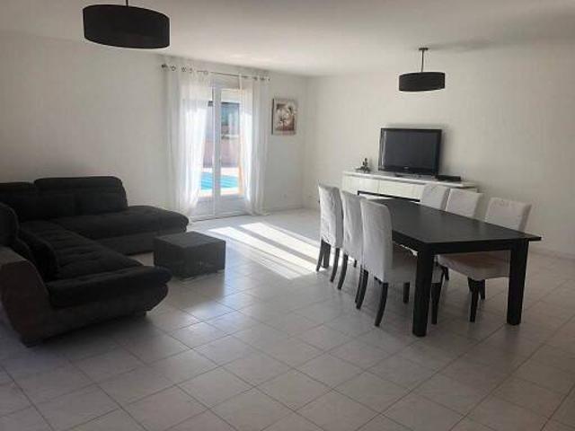 Spacieuse Maison F5 Meublée à Mougins: Confort et Praticité