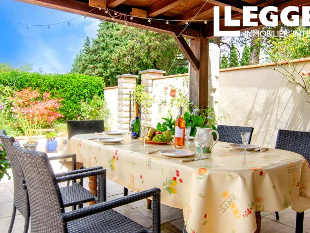 Spacieuse maison familiale 4/5 chambres avec grand jardin, piscine, double garage – potentiel chambres d’hôtes