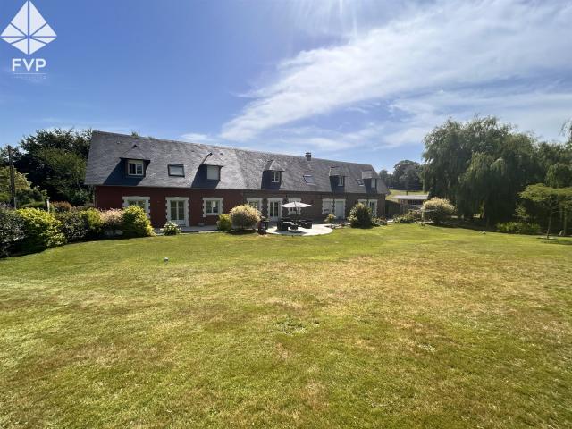 Spacieuse maison familiale 7 chambres 5 900 m2 de terrain En. 250m² Saint Vaast Dieppedalle