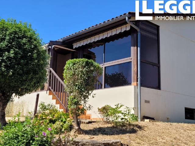 Spacieuse maison familiale avec garage, entièrement entourée d'un grand jardin, à proximité du village Mialet
