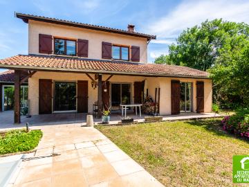 Spacieuse maison familiale avec piscine sur St Genis les Ollières