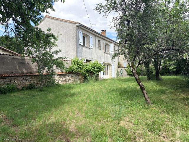 Spacieuse Maison Familiale avec 4 Chambres Aunac sur Charente