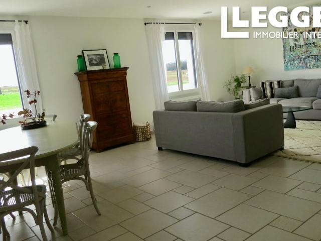 Spacieuse maison familiale de 5 chambres avec piscine et potentiel d’aménagement à proximité de St Savinien