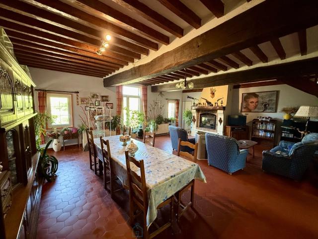 Spacieuse maison familiale de 270 m² – Grand jardin arboré de 2800 m²