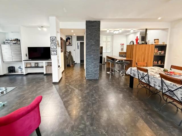 Spacieuse maison rénovée à Riscle, 240 m²