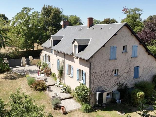 Spacieuse maison rénovée avec piscine