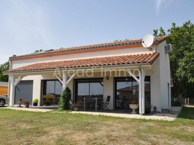 Spacieuse maison trois chambres, garage, jardin clos et terr. 127m² Miramont de Guyenne
