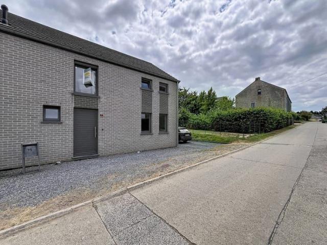 Spacieuse maison 3 chambres avec beau et grand jardin !
