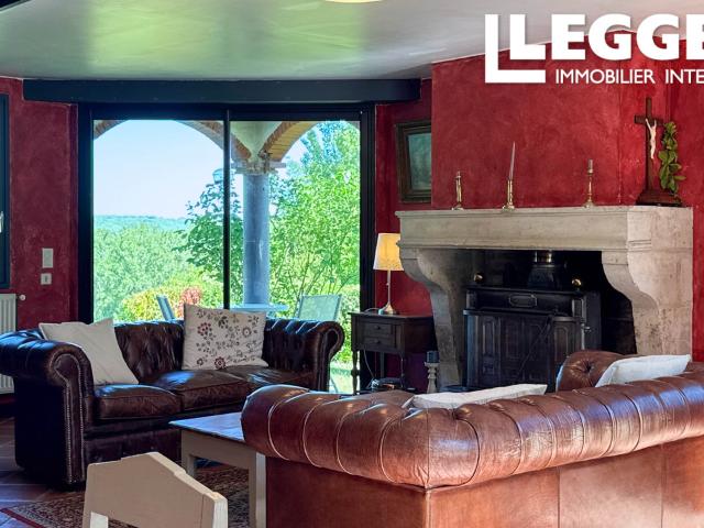 Spacieuse maison 6 chambres, avec piscine, vue imprenable & 5 ha de terrain – À 5 km de Montcuq