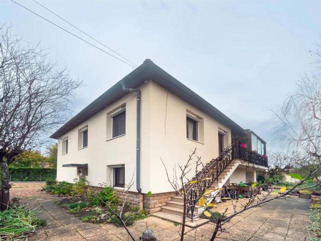 Spacieuse maison 8 pièces avec jardin 17 mn de la gare, à pied