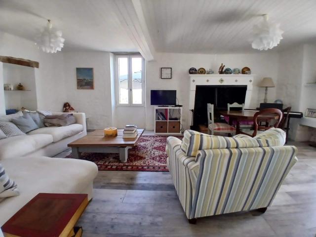 Spacieuse résidence avec annexe pour invités 265m² Tocane Saint Apre