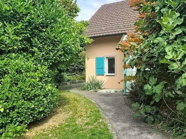 Spacieuse villa de 6.5 pièces avec un grand jardin privatif