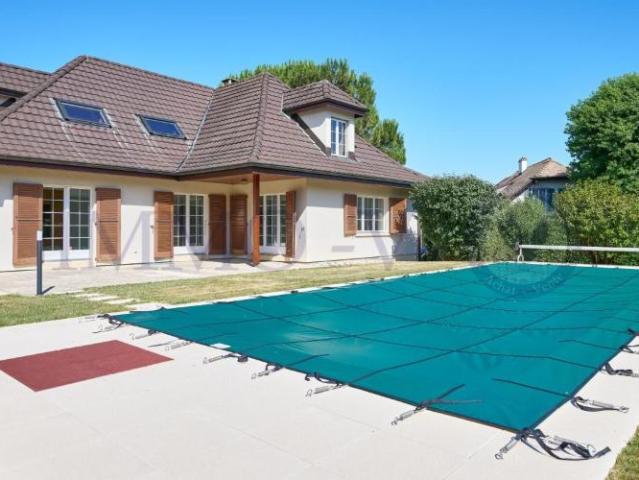 SPACIEUSE VILLA DE STANDING AVEC GRANDE JARDIN ET PISCINE