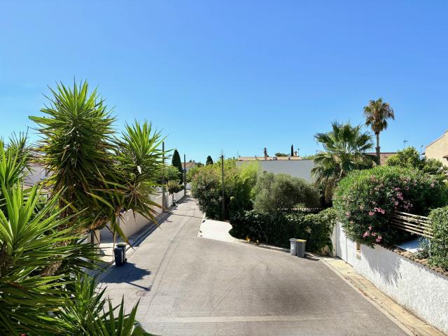 Spacieuse villa t 8 180 m2 terrain 474 m2 + 2 garages