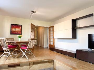 Spacieux 4/5 pieces, dernier etage, au coeur du Vieux Chatillon. loyer tout inclus