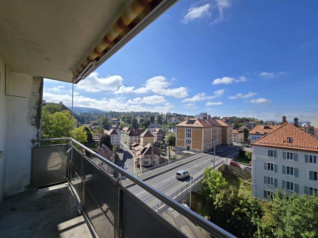 Spacieux 4 pièces avec grand balcon à la Chaux de Fonds