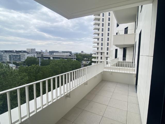 SPACIEUX 4 PIECES DANS RESIDENCE NEUVE CLICHY