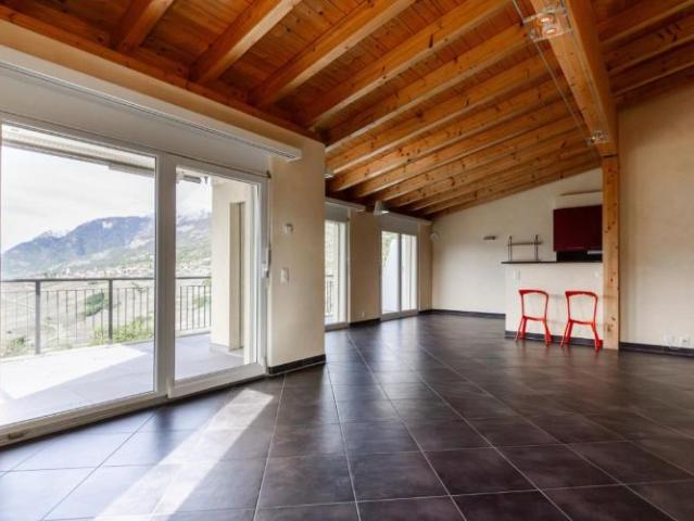 Spacieux 4.5 pièces appartement avec balcon, Savièse