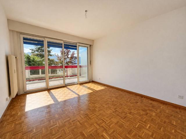 Spacieux 2.5 pièces avec balcon et vue sur le lac