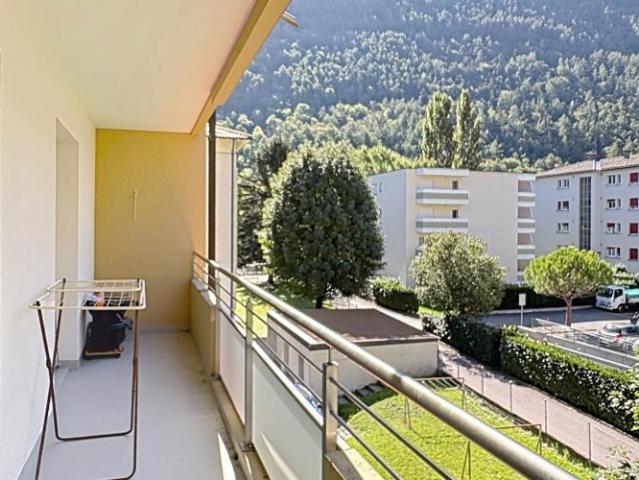 Spacieux 3.5 pièces avec grand balcon, dans un quartier calme et résidentiel