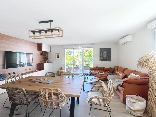 spacieux T3 de 75 m² avec une grande TERRASSE OUEST 75m² La Ciotat