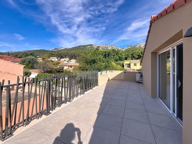 SPACIEUX T3 EN DUPLEX de 98 m² GRANDE TERRASSE CAP BRUN