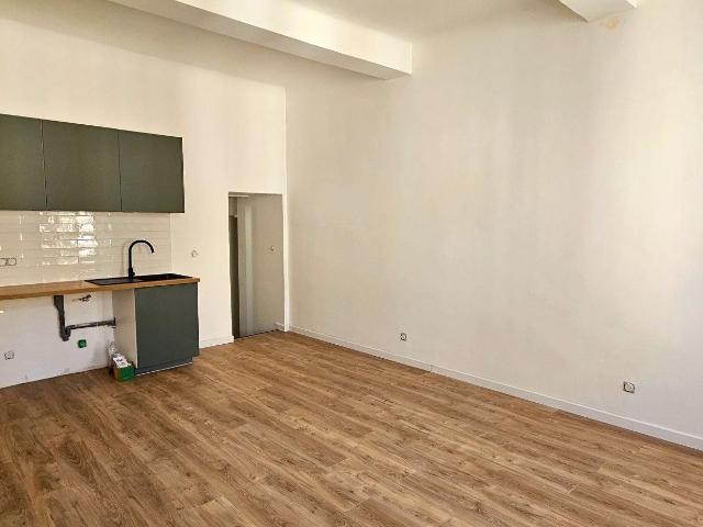 T2 rénové 48 m² – Centre de Flassans – parking couvert sécurisé – Premier occupant