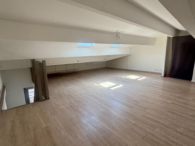 Spacieux T2 bis avec mezzanine et balcon Dernier étage
