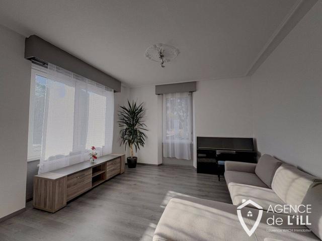 Spacieux appartement 4 pièces avec balcon, terrasse, cour privat