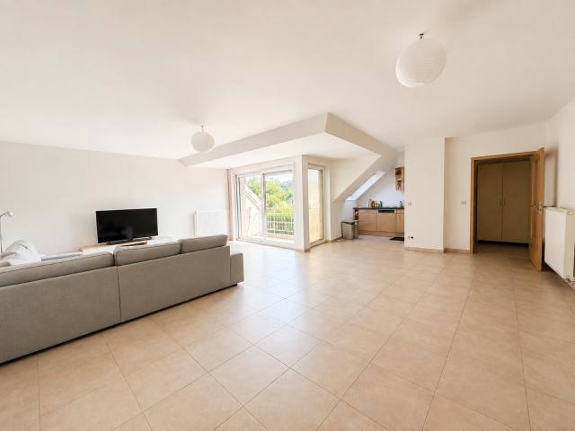 Spacieux appartement 2 chambres avec terrasse + Box 2 emplacements à 1300 Wavre Limal • Loyer: 1 100 €