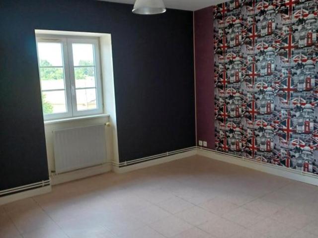 Spacieux appartement 2 pièces à Essertines en Donzy