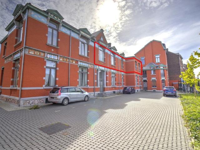SPACIEUX APPARTEMENT 2CH AVEC PARKING. ETAT IMPECCABLE!