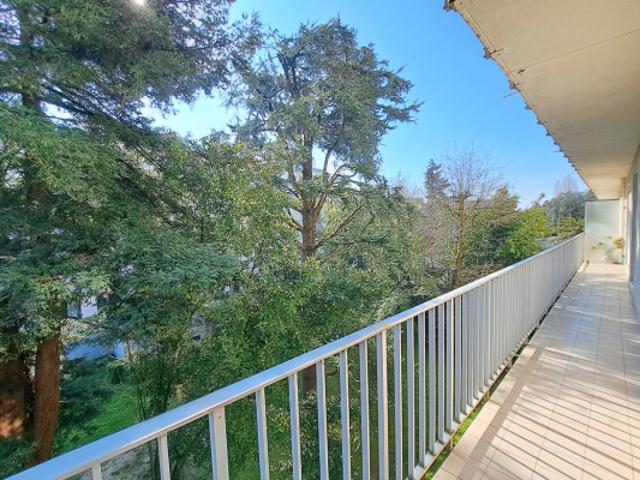 Spacieux appartement T4 de 100,97 m² avec balcon, cave et parking