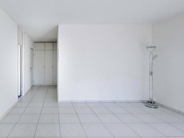 Spacieux appartement de 4 pièces avec balcon et belle vue à Cham