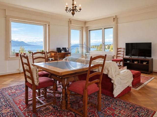 SPACIEUX APPARTEMENT DE 4,5 PIÈCES AVEC VUE PANORAMIQUE SUR LE LAC