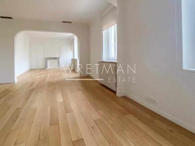 Spacieux appartement de 6 pièces au dernier étage – Nice Car. 190m² Nice