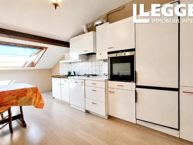 Spacieux appartement de 3 chambres avec terrasse, garage et vue dégagée, à 5 min du centre
