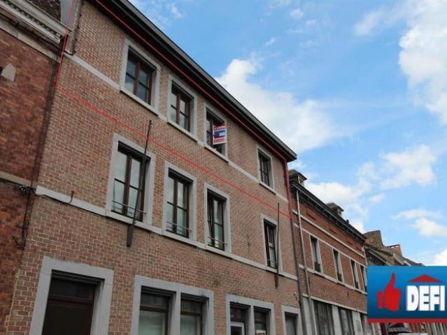 Spacieux appartement deux chambres en plein centre
