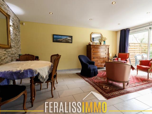 Spacieux appartement F5 en rez de Jardin avec jardin privati
