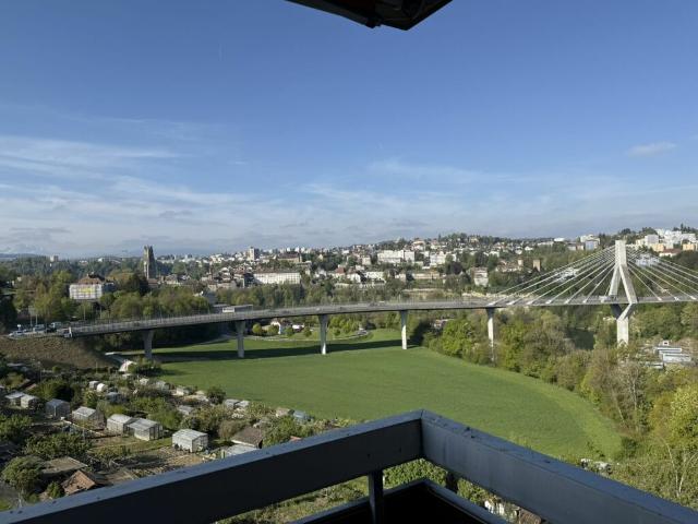Spacieux appartement familial avec beau potentiel