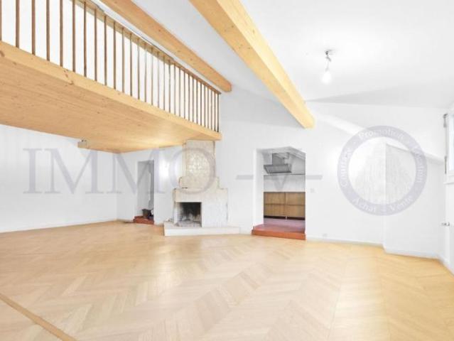 SPACIEUX ATTIQUE RENOVE DE STANDING AVEC EMPLACEMENT IDEAL