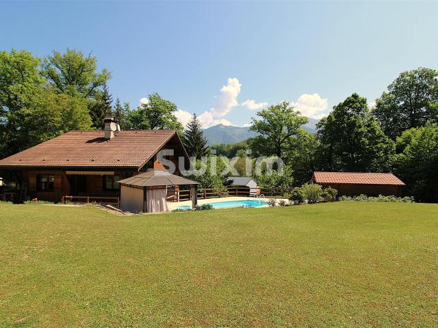Spacieux chalet avec studio indépendant et piscine 221m² Argonay