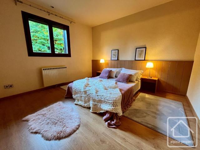 Spacieux chalet de 8 pièces composé de 2 logements et garage double
