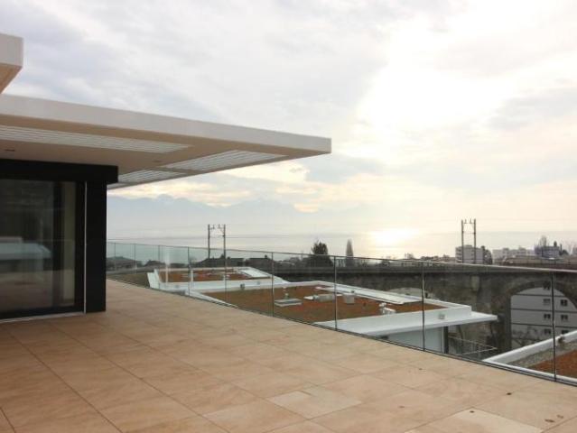 Spacieux duplex avec vue panoramique sur le lac